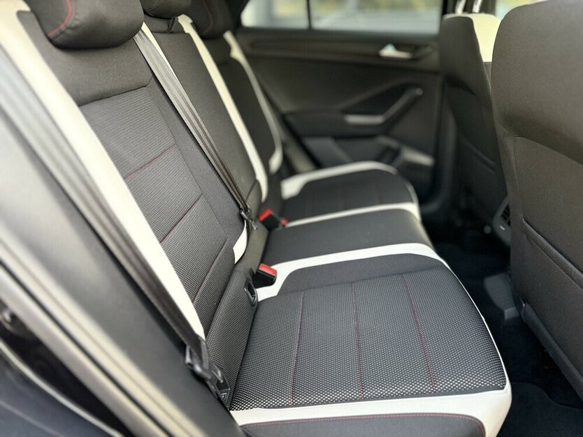 VW T-Roc R-Line 4Motion / CAM / PANO / Standheizung 95.788 km 24.990 € Mönchengladbach 41066