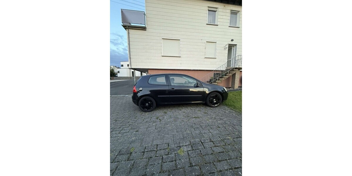 VW golf 5 300.000 km 1.700 &euro; Mittelstrimmig 56858