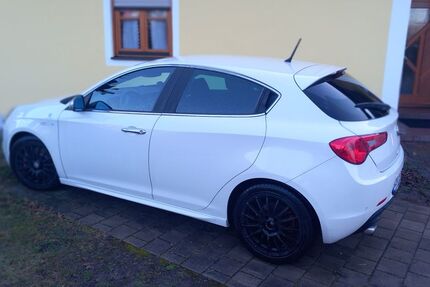 Alfa Romeo Giulietta 150.000 km 7.500 &euro; Train 93358