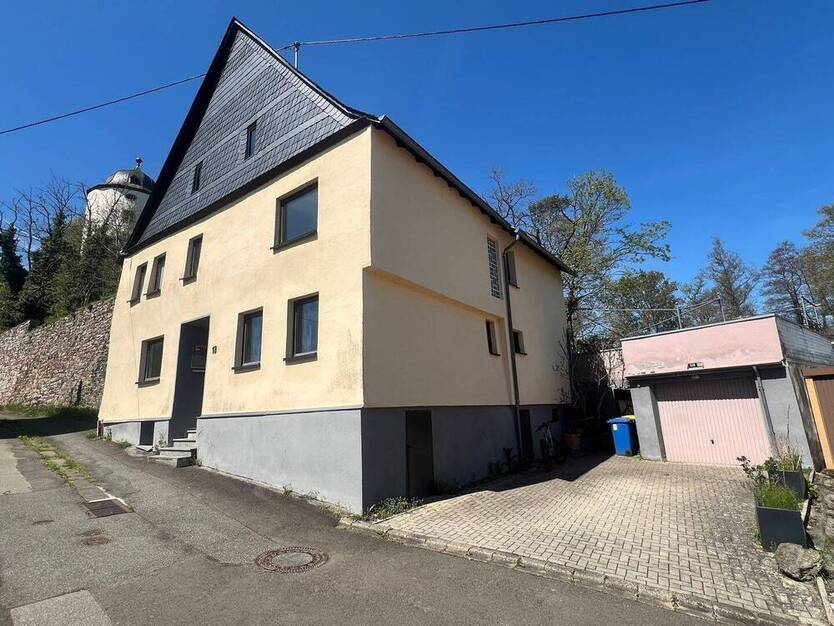 PREISREDUZIERUNG! Großzügiges, gepflegtes Einfamilienhaus in GemündenHunsrück zu verkaufen.