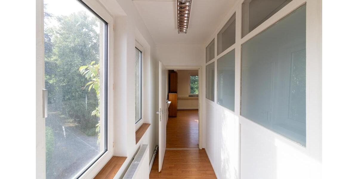 Kompaktes Büro in Korschenbroich – modern, hell zimmer