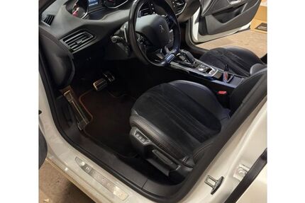 Peugeot 308 52.000 km 17.490 &euro; Bielefeld 33647