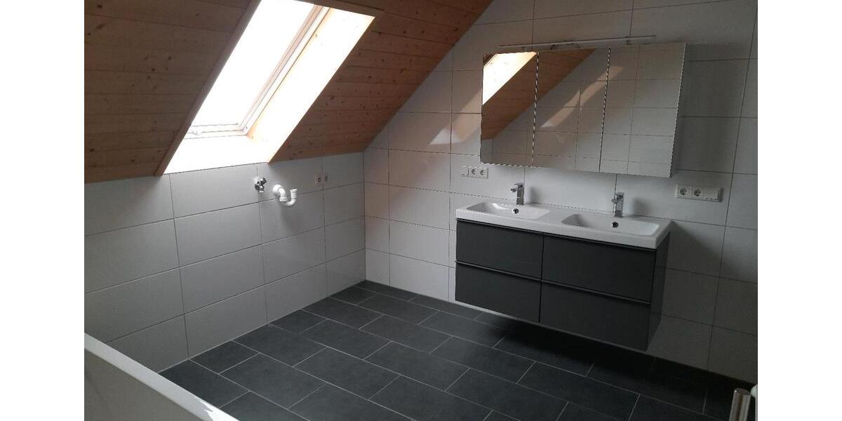 Dachgeschoßwohnung Bad Königshofen im Grabfeld - 6 Zimmer, 124 m&sup2;, 900&euro; | Angebot:26199518