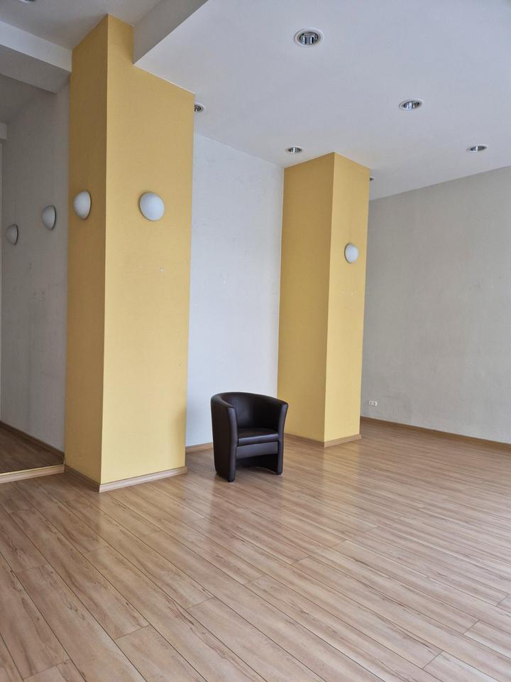 Schöner Laden zu vermieten zimmer