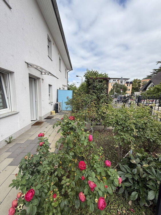 Modernes Doppelhaus 3 Schlafzi, Hobbyraum, Wohnzi, Garten, 2 Stellpl, BJ 2020, Fussbodenheizung