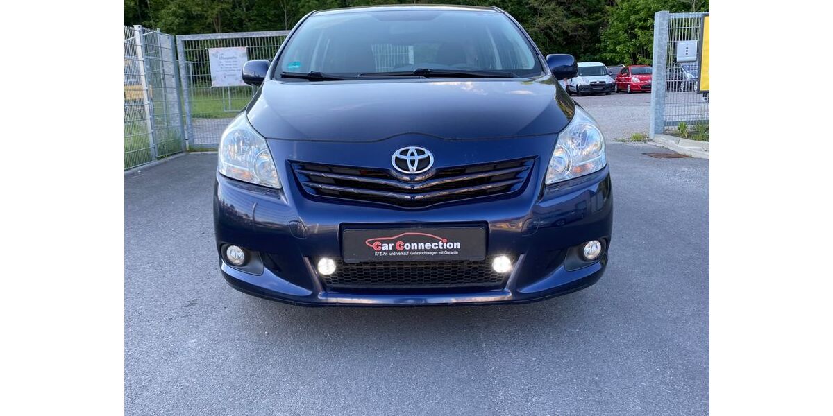 Toyota Verso 207.903 km 3.999 &euro; Dresden 01187
