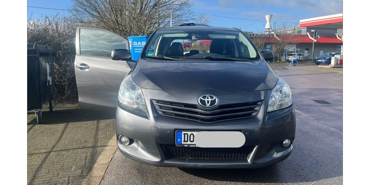 Toyota Verso 185.000 km 6.950 &euro; Dortmund 44309