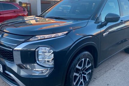 Mitsubishi Outlander 17.000 km 43.990 &euro; Rothenburg/Tbr. 91541
