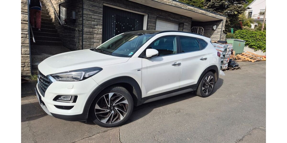 Hyundai TUCSON 165.000 km 15.500 &euro; Gummersbach 51645