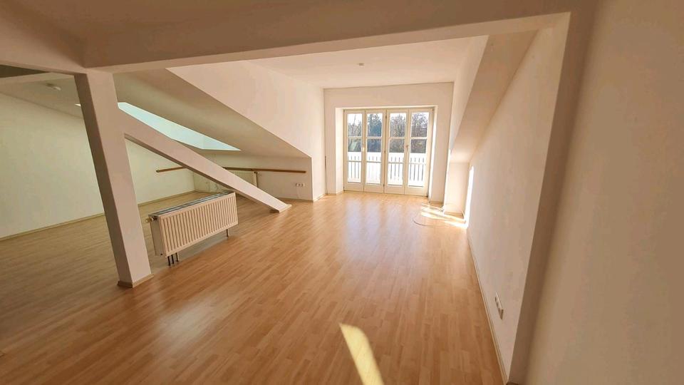 Dachgeschoßwohnung Eggenfelden - 2 Zimmer, 83 m&sup2;, 720&euro; | Angebot:26277328
