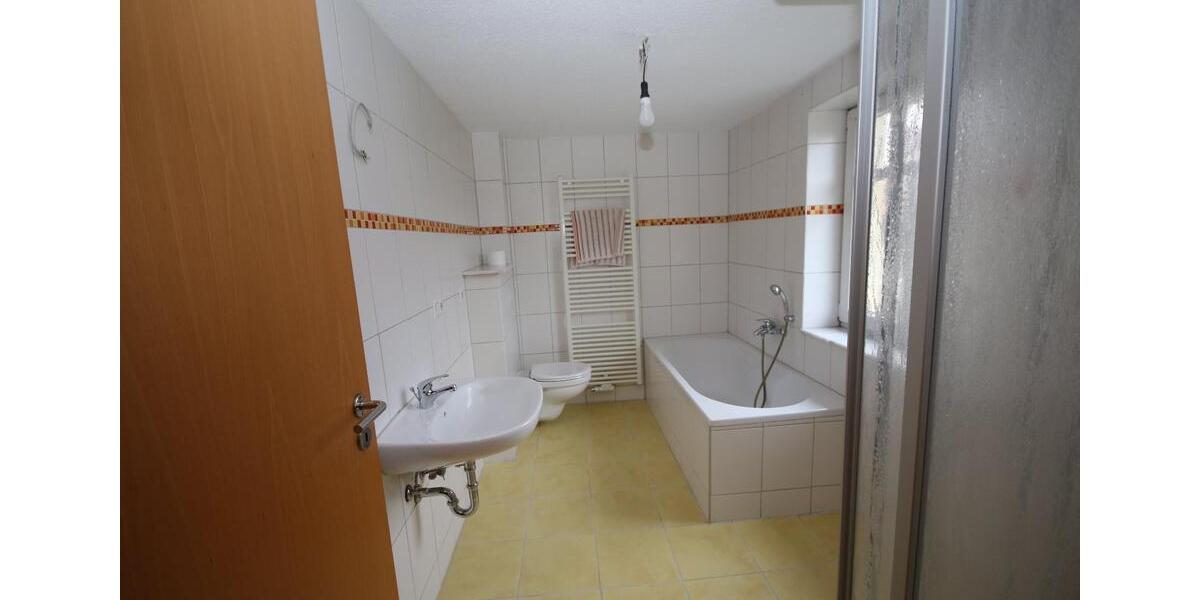 Etagenwohnung Hildburghausen - 5 Zimmer, 114 m&sup2;, 710&euro; | Angebot:26292758