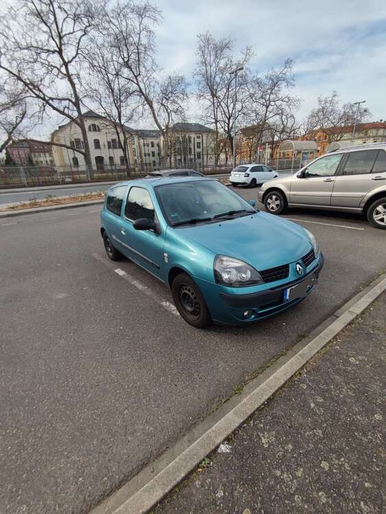 Renault Clio 145.000 km 700 € Gersdorf 09355