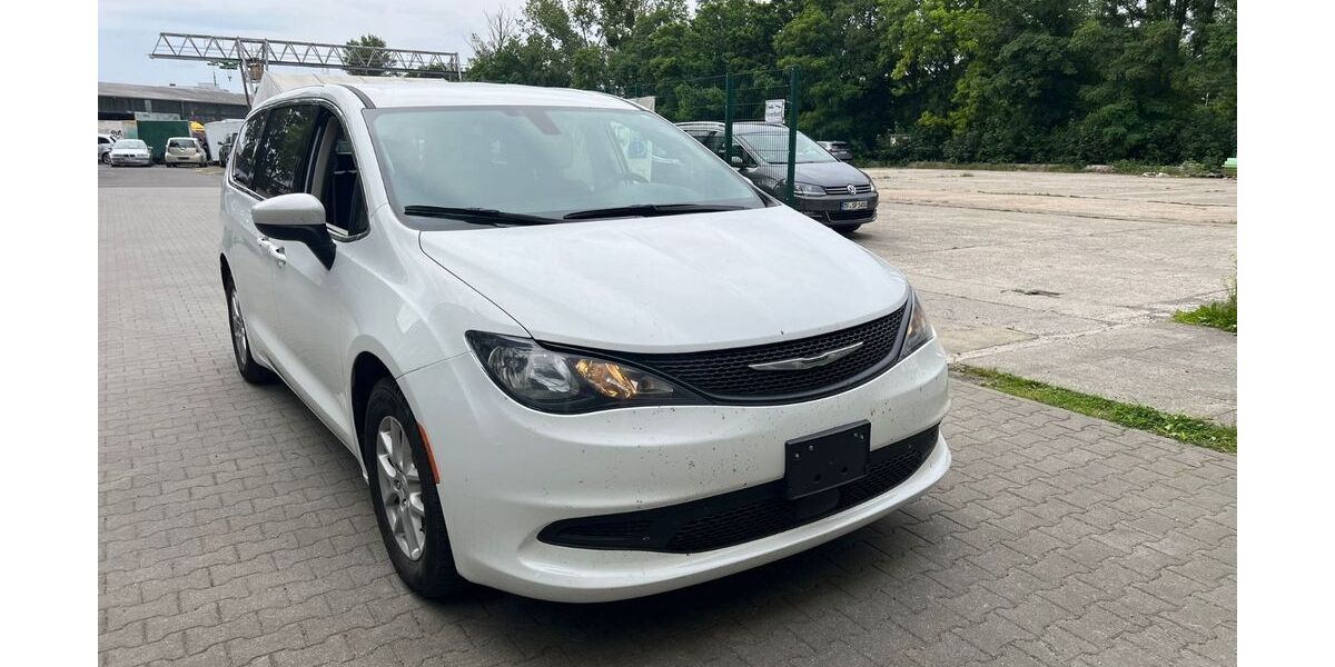 Chrysler Pacifica 64.999 km 29.990 &euro; Berlin 12277