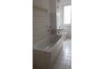 NEU -frisch renoviert. Gut geschnittene 4 Zimmer mit Balkon und Einbauküche! 4 zimmer