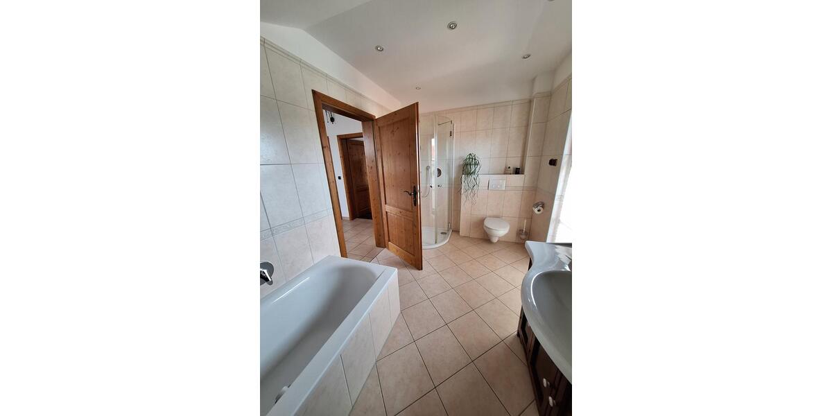 Einfamilienhaus Berg - 4 Zimmer, 169 m&sup2;, 3.200&euro; | Angebot:24589735