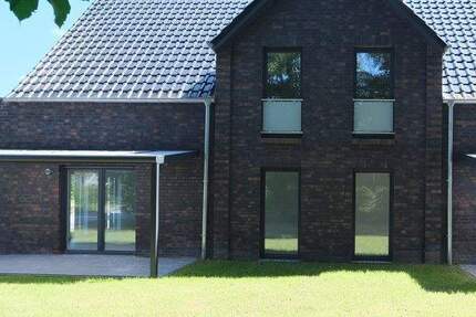 Moderne Haushälfte mit Wärmepumpe, zwei Bädern und überdachter Terrasse 4 zimmer