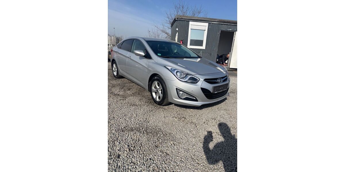 Hyundai i40 168.000 km 7.300 &euro; Mittenwalde 15749