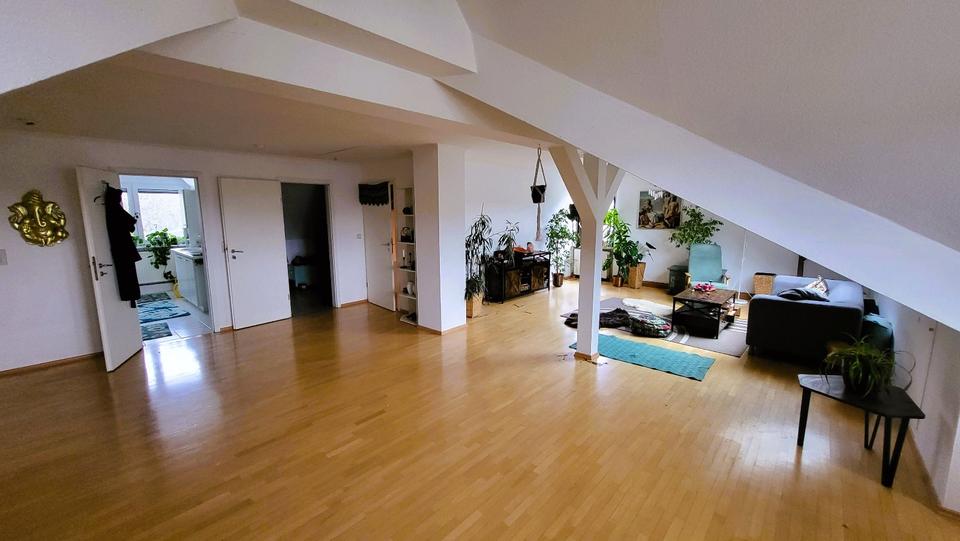 Dachgeschoßwohnung Ochsenfurt - 3 Zimmer, 105 m&sup2;, 850&euro; | Angebot:25173837