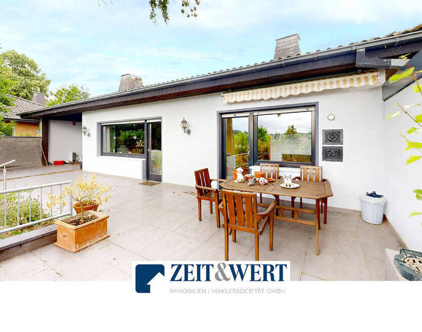 Mechernich-Kommern! Viel Potenzial! Freistehender Walmdachbungalow mit großem Sonnengarten und Garage! (LK 4851)