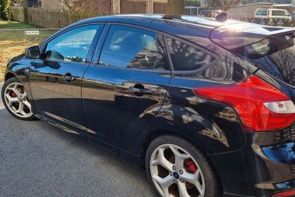Ford Focus 148.283 km 9.799 &euro; Annaberg Buchholz 09456