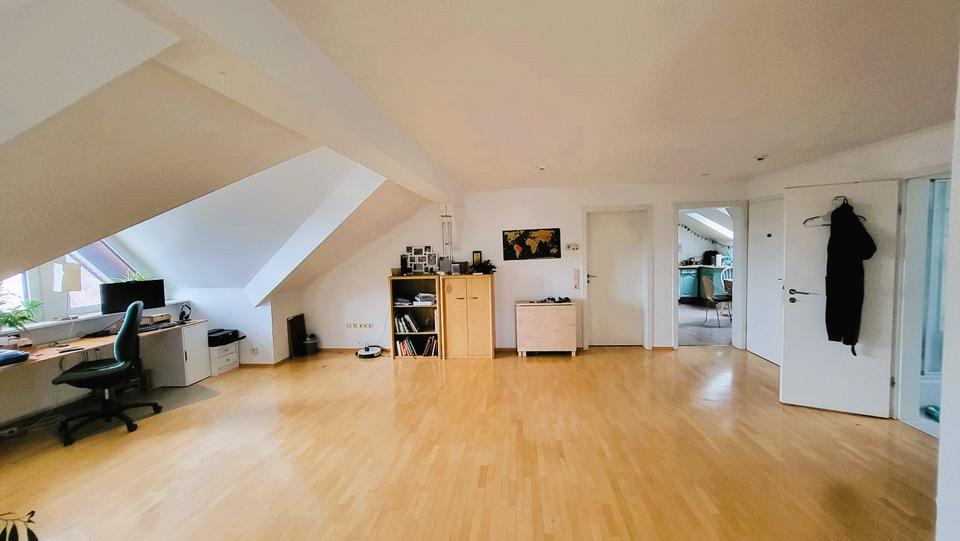 Dachgeschoßwohnung Ochsenfurt - 3 Zimmer, 105 m&sup2;, 850&euro; | Angebot:25173837