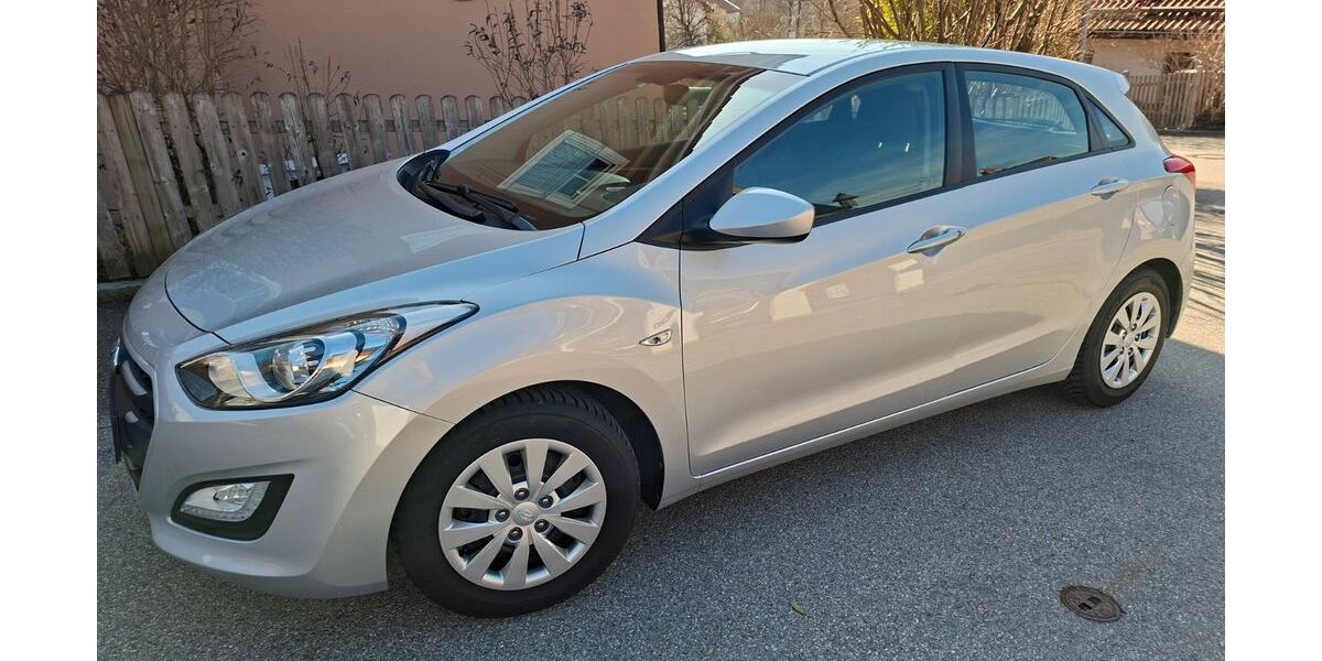 Hyundai i30 72.600 km 8.600 &euro; Isen 84424