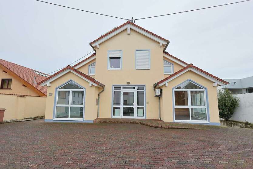 Büro in Hargesheim 800 € 65.83 m²