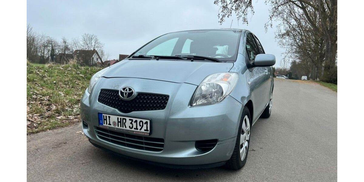 Toyota Yaris 99.999 km 3.500 &euro; Sarstedt 31157