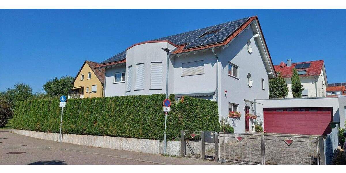 Freistehendes Einfamilienhaus mit Wellnessbereich, Einliegerwohnung und Doppelgarage in Kornwestheim 7 zimmer