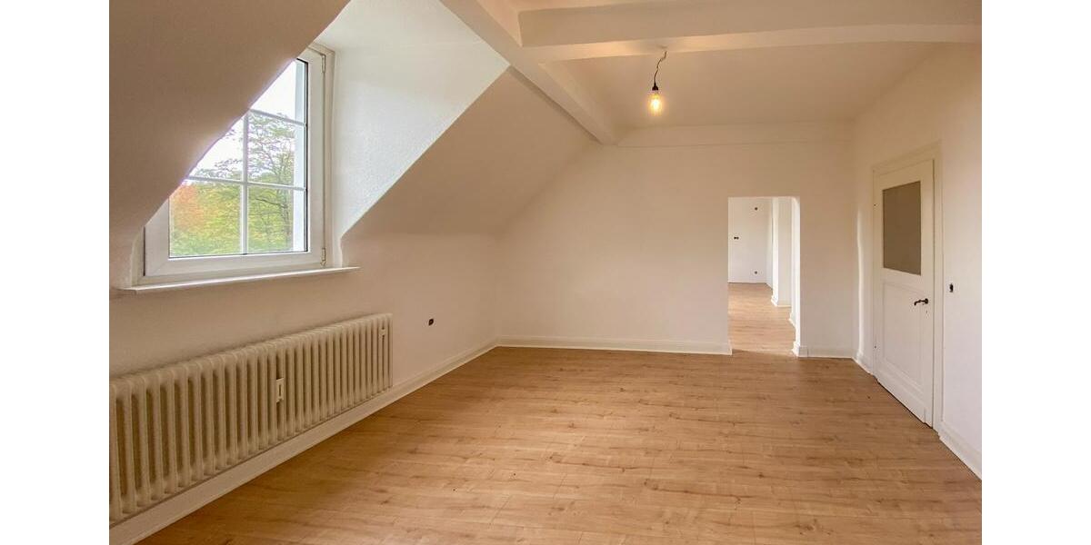 Dachgeschoßwohnung Morsbach - 4 Zimmer, 155 m&sup2;, 950&euro; | Angebot:23181341