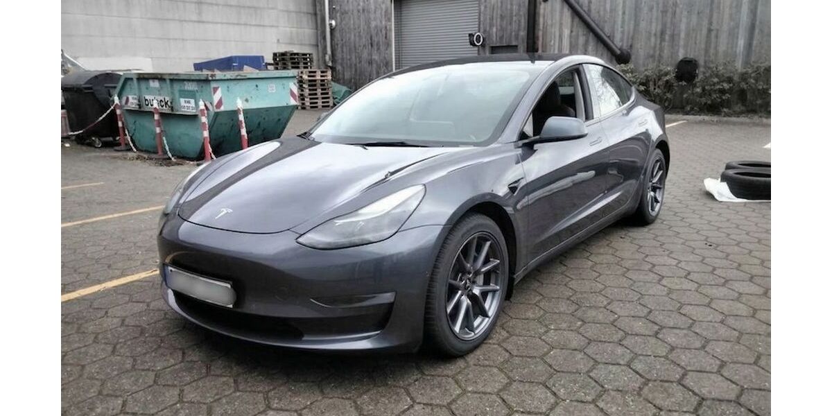 Tesla Model 3 97.997 km 24.750 &euro; Steinbach-Hallenberg OT Herges-Hallenberg 98587
