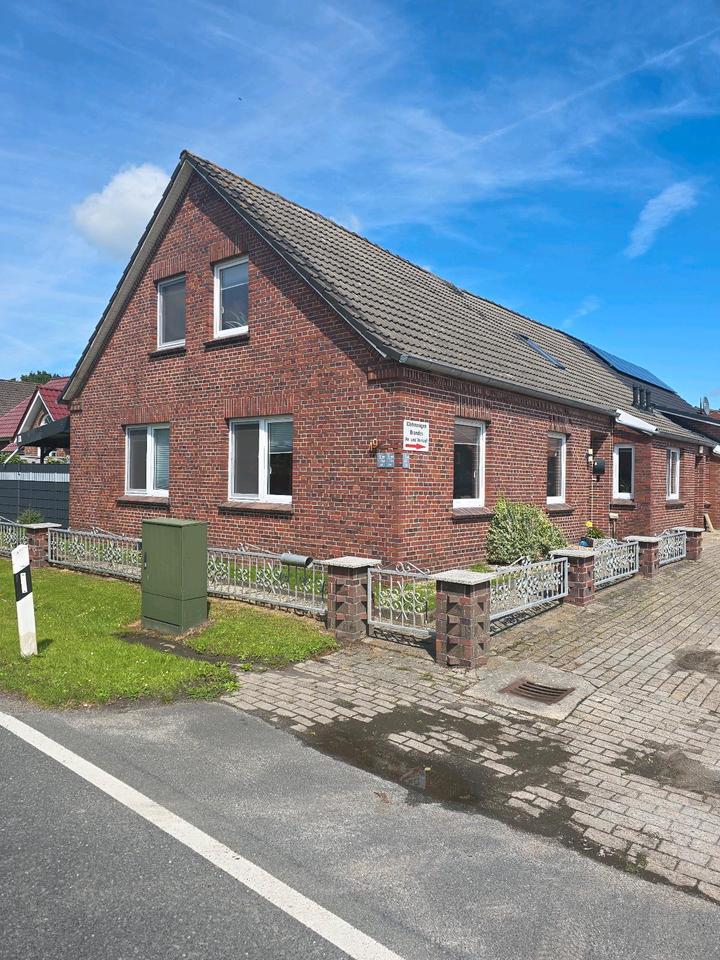 Mietwohnung , Haushälfte 5 Zimmer , Küche ,Bad , Garten