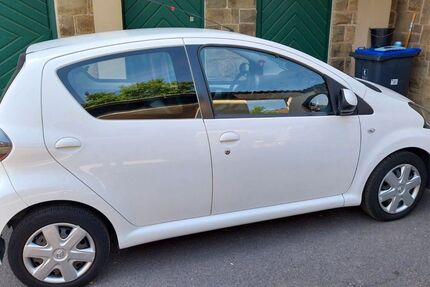 Toyota Aygo (X) 117.000 km 3.600 &euro; Bergisch Gladbach 51469
