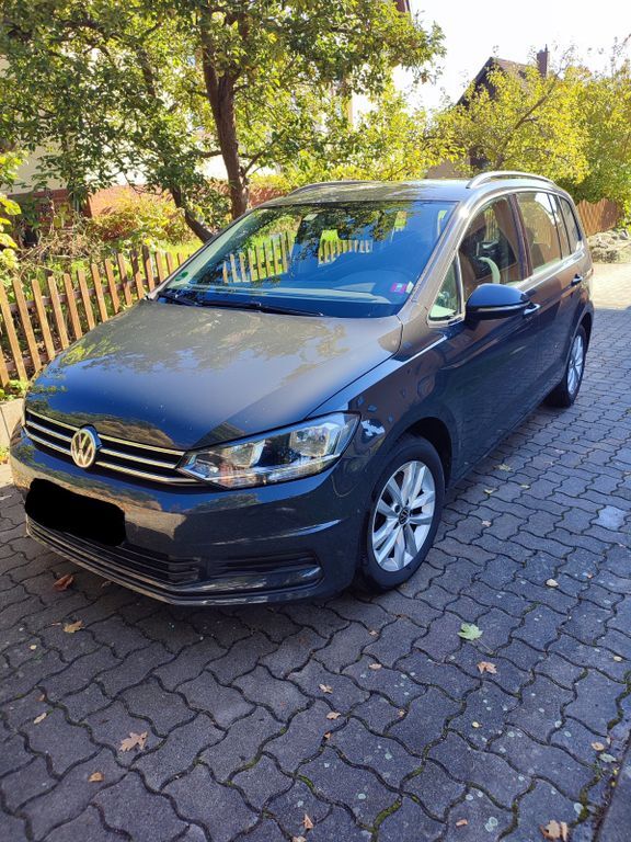 VW Touran 156.499 km 9.750 € Oelsnitz 08606