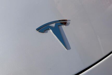 Tesla Model 3 60.000 km 26.500 &euro; Hamburg 21077