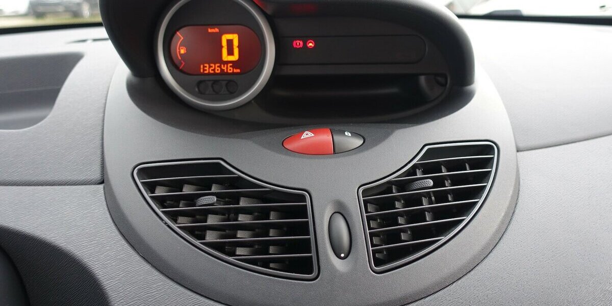 Renault Twingo Authentique §10/27 R/CD ZV-FB ABS 132.700 km 2.300 &euro; Neumarkt/OPf 92318