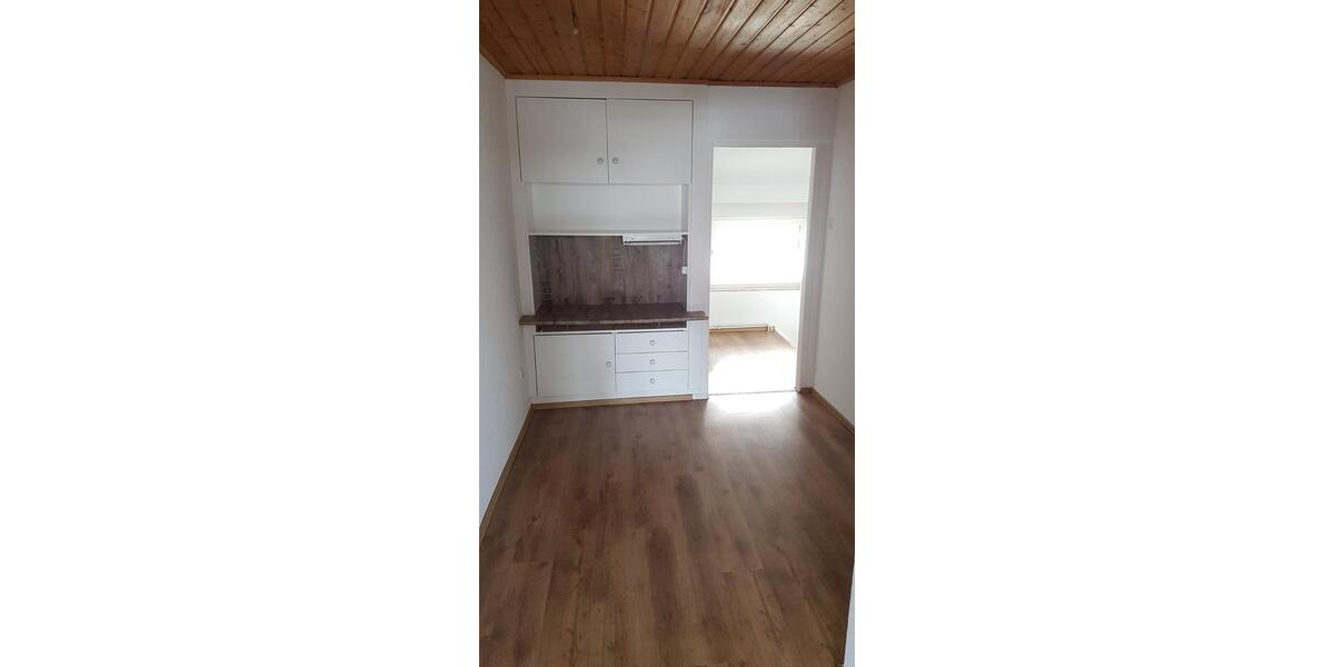Etagenwohnung Lübeck Kücknitz - 4 Zimmer, 120 m&sup2;, 1.250&euro; | Angebot:25234225