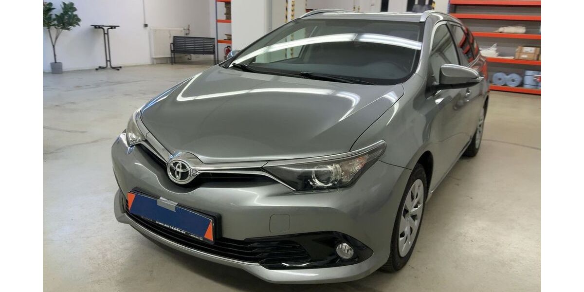 Toyota Auris 99.980 km 12.490 &euro; Limbach-Oberfrohna 09212