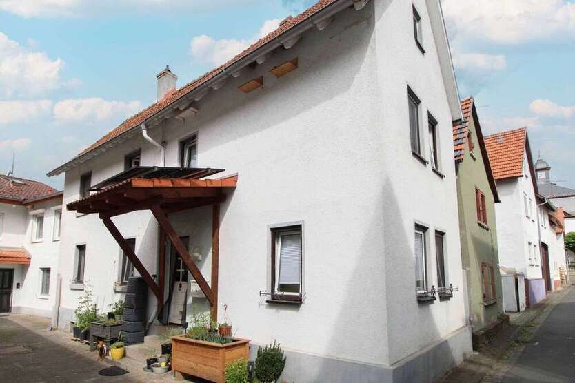 Haus zum Kaufen in Lich 217.500 € 200.03 m²