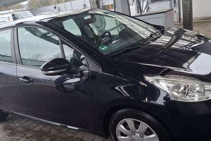 Peugeot 208 110.000 km 4.800 &euro; Kray (Essen) 45307