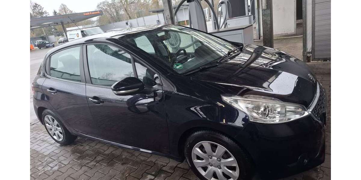 Peugeot 208 110.000 km 4.800 &euro; Kray (Essen) 45307