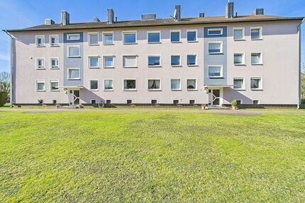 Helle 3 Zi. Wohnung mit Balkon im 2 OG.