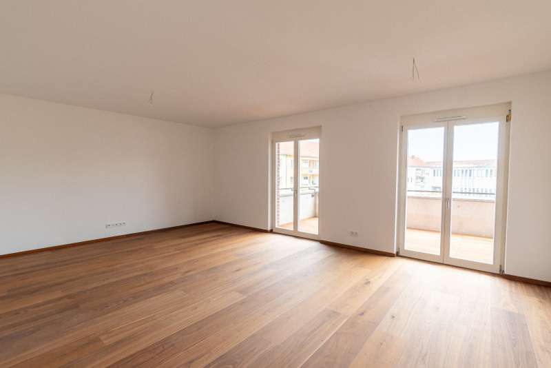 Etagenwohnung Frankfurt (Oder) - 2 Zimmer, 81 m&sup2;, 1.135&euro; | Angebot:27363057