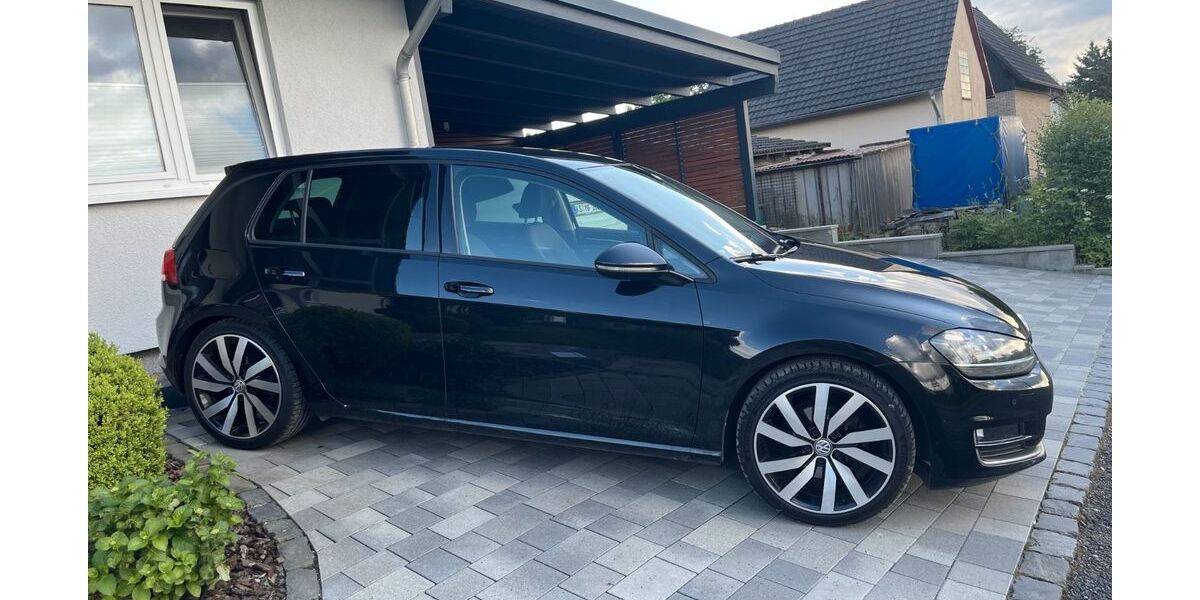 VW Golf 136.000 km 8.900 &euro; Grebenstein 34393