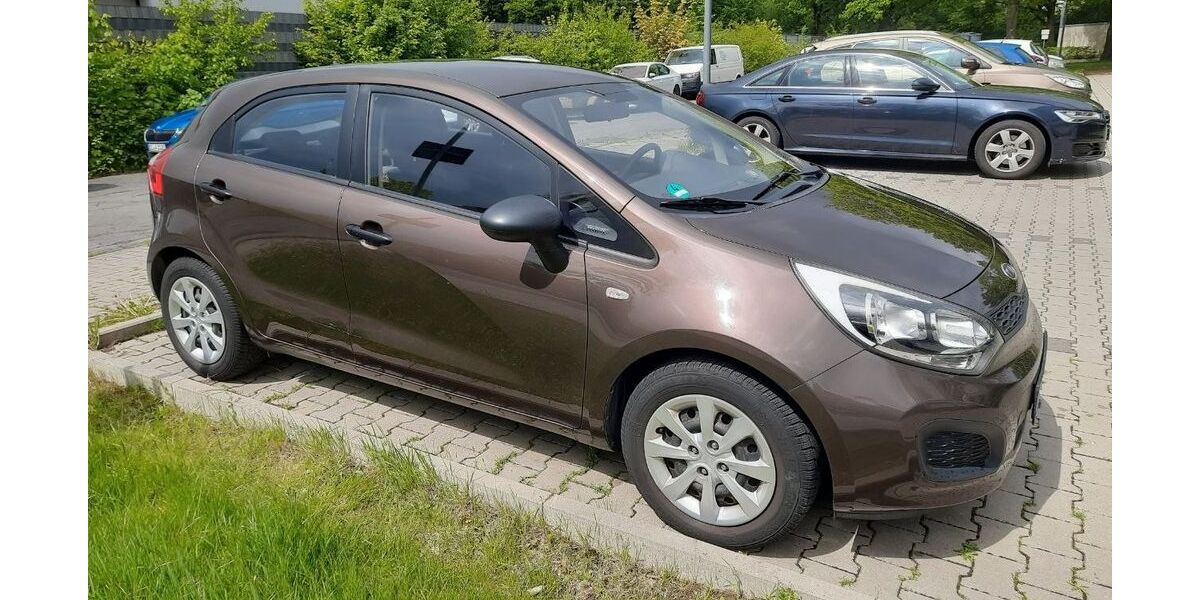 Kia Rio 112.000 km 3.999 &euro; Wolfsburg 38444