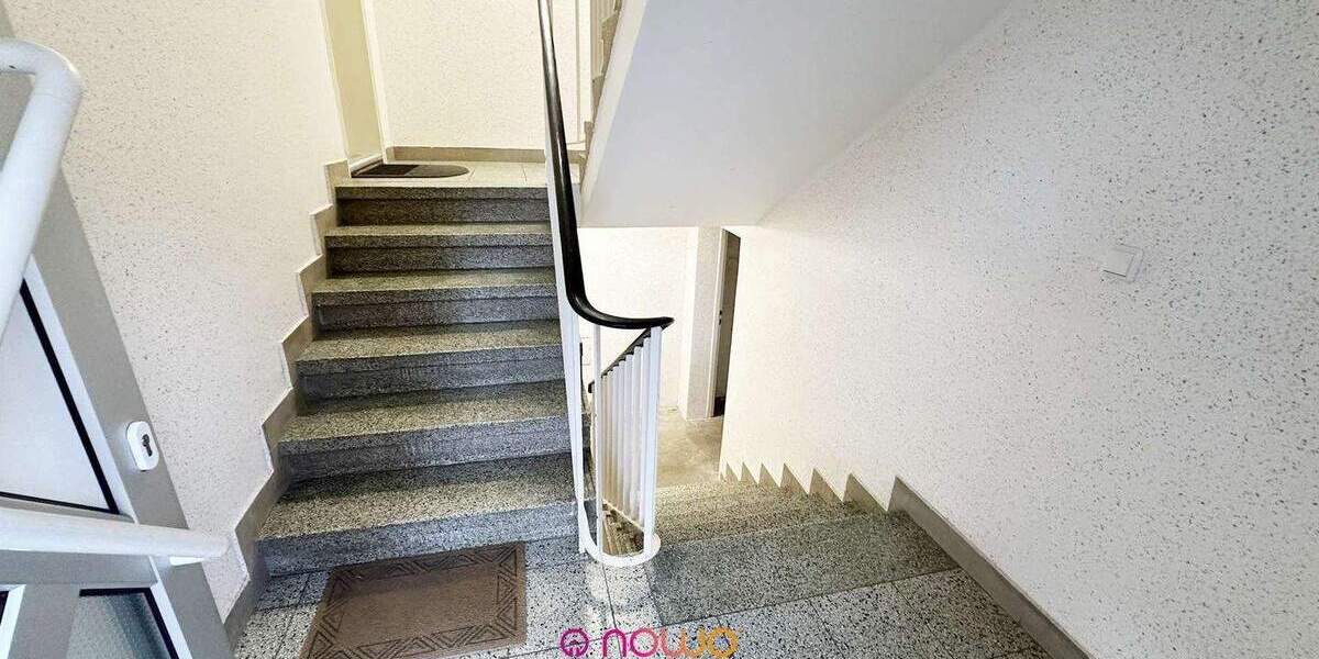 Modernisierte Erdgeschoss-Eigentumswohnung mit Balkon, Einbauküche und Garage in Salzgitter-Thiede 3 zimmer