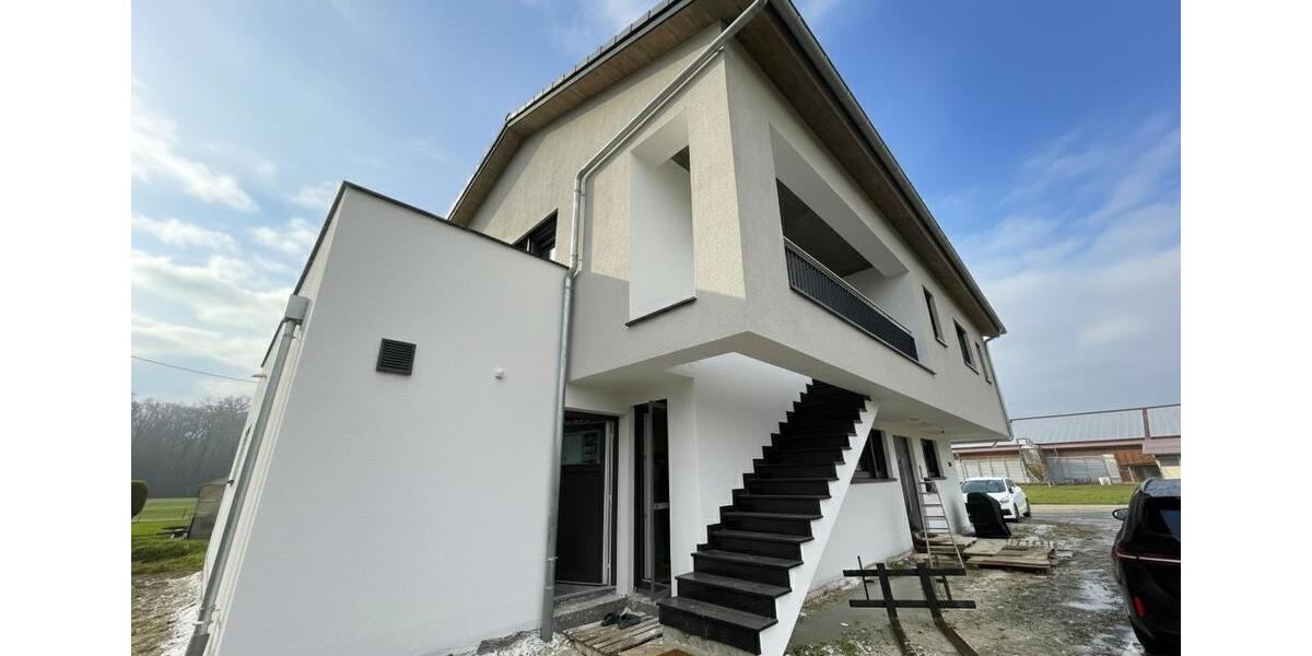 Erstbezug: Geräumige und Helle 4-Zimmer-Wohnung, mit großem Balkon und Stellplätzen 4 zimmer