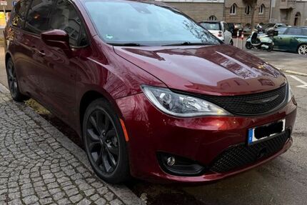 Chrysler Pacifica 46.000 km 31.499 &euro; Stuttgart 70190