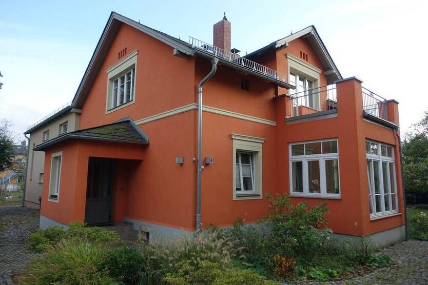 Modernes Einfamilienhaus mit großem Garten und Garage in bester Lage oberhalb von Radebeul-Mitte