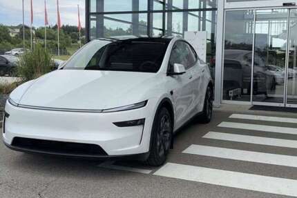 Tesla Model Y 11.850 km 51.800 &euro; Essen 45144